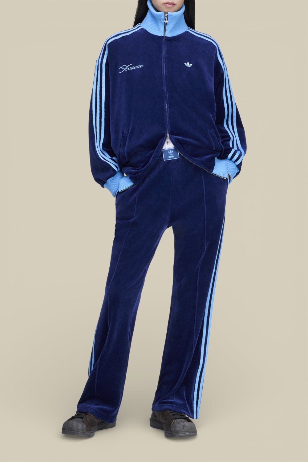 תמונת כל הלוק של ג'קט ג'וגר adidas x Avavav